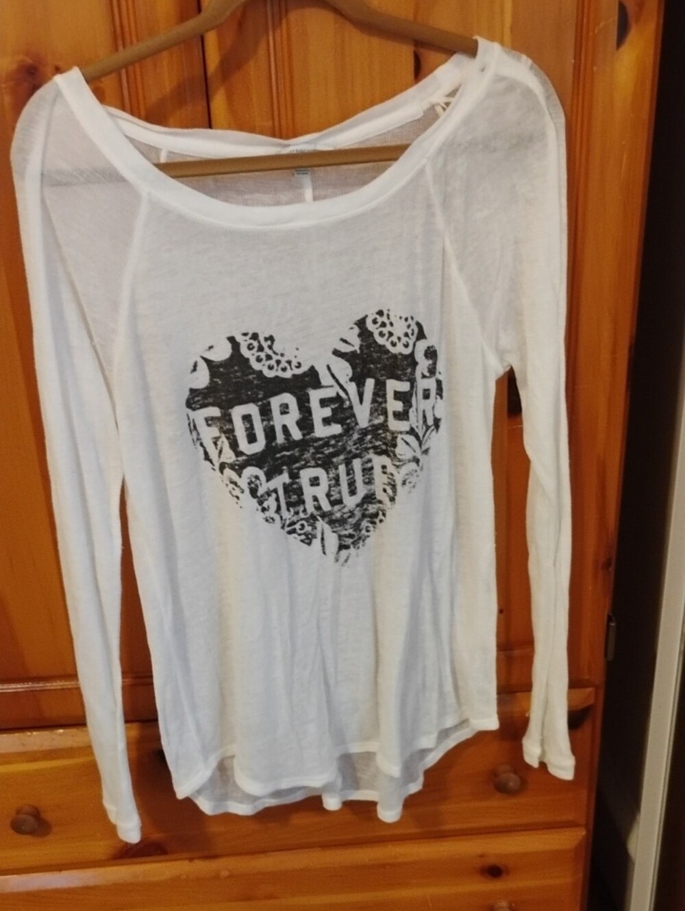 American Eagle Outfitters White Long-Sleeve Graphic Heart Tee